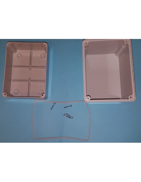 Caja de plástico 150x110x140mm lisa